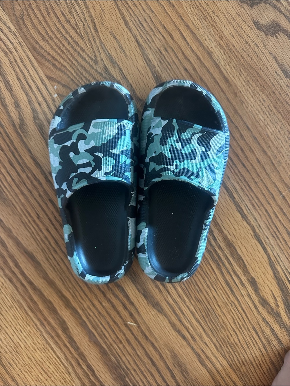 Tormigo Kids Camo Cloud Slides Sandals Size EU 32/33 US Kids 1-2